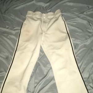 Men’s baseball pants in good condition a little dirty but most of it clean